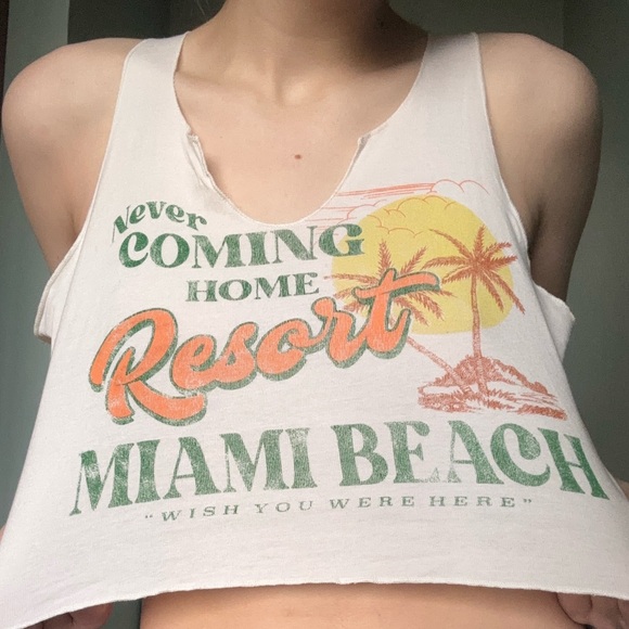 Urban Outfitters Miami Beach Graphic Crop Top - Picture 2 of 4